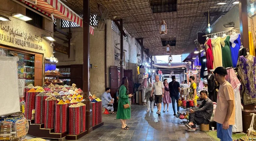 How To Spend A Day In Dubai Souq: From Adventures Along the Dubai Creek to Traditional Markets