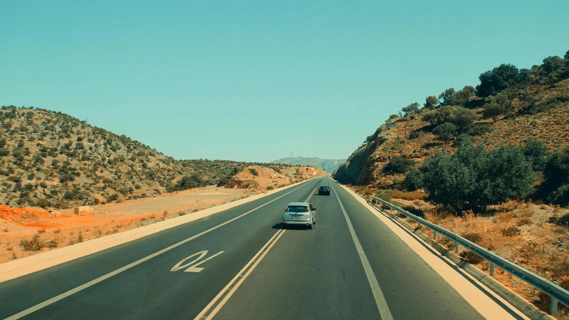 Smart Ways Travelers Can Reduce Stress During Long Road Trips